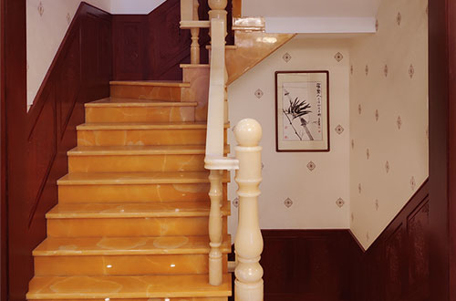 祁门中式别墅室内汉白玉石楼梯的定制安装装饰效果